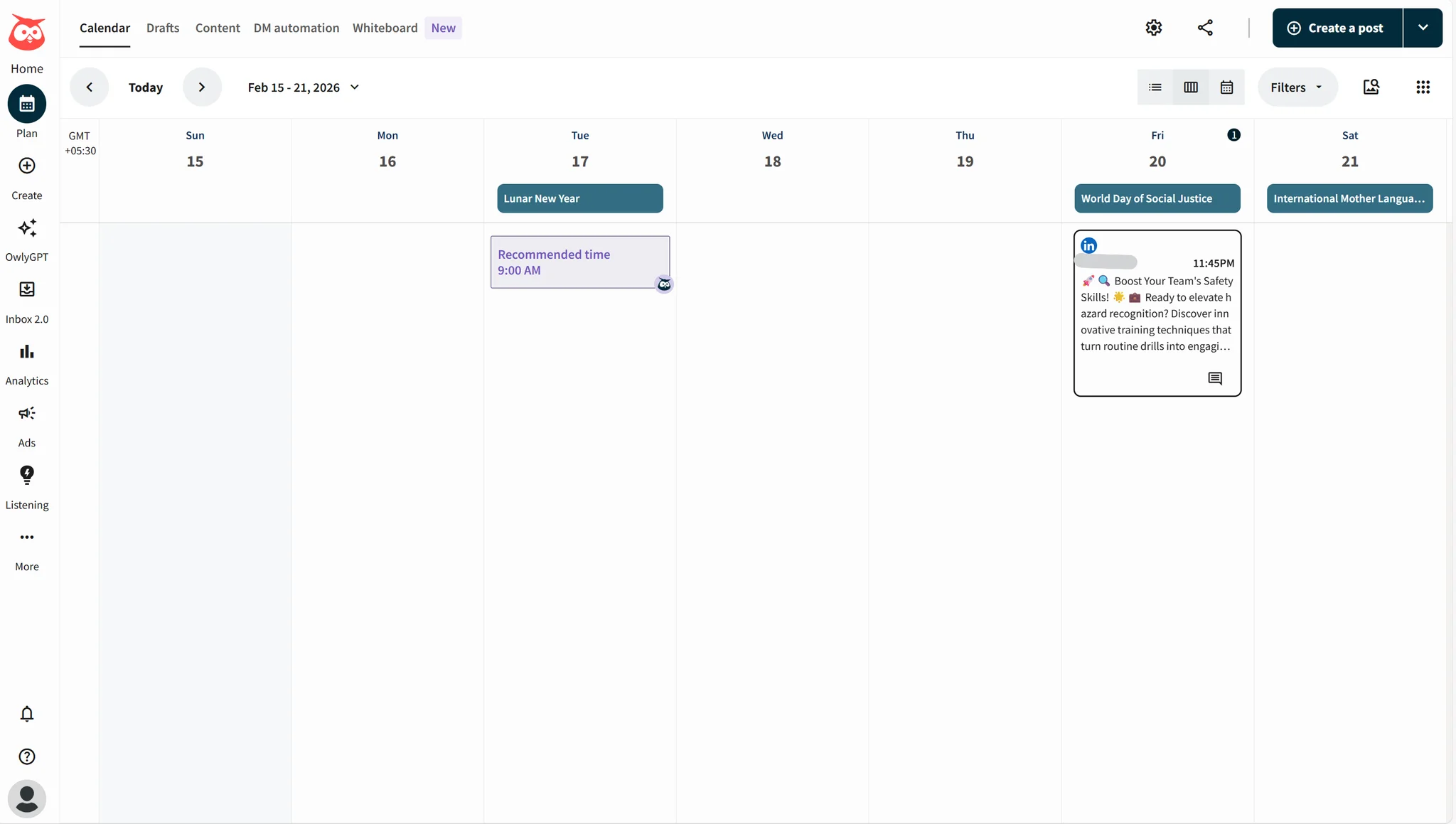 Hootsuite dashboard showing multiple social media streams and scheduling queue
